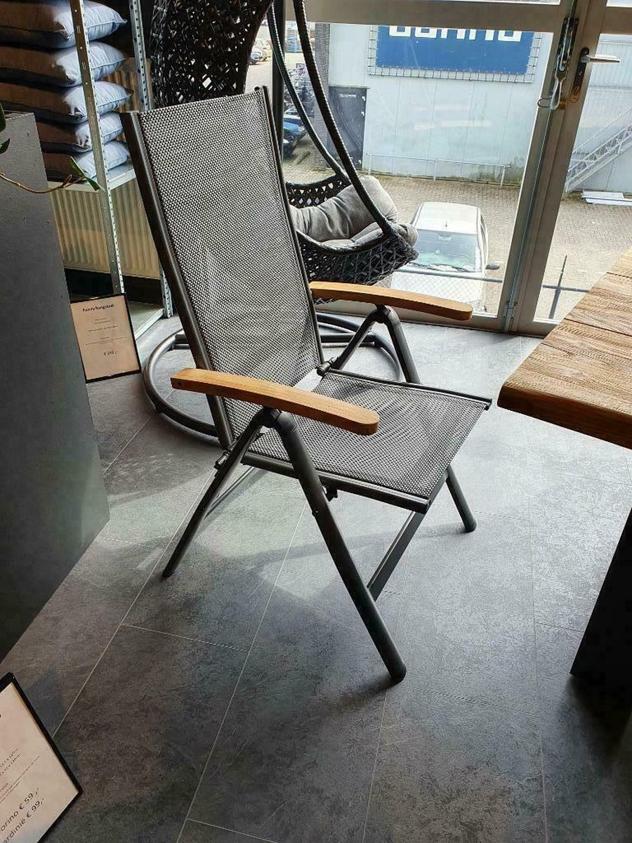 Angela standenstoel- Aluminium standenstoel met Teakhouten armleuningen van het merk SenS-line