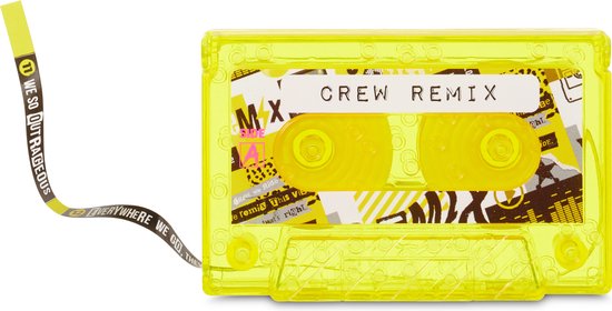 Gele cassetteband met de tekst 'Crew Remix' en tape met songteksten.