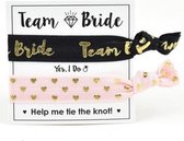 6 Elastische armbanden sets zwart en roze Team Bride met gouden opdruk op kaart - vrijgezellenfeest - bruid - trouwen - huwelijk