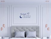 Stickerheld - Muursticker "Goodnight. Sleep awaits those of us who dare to dream" Quote - Slaapkamer - inspirerend - Engelse Teksten - Mat Donkerblauw - 27.5x53.4cm