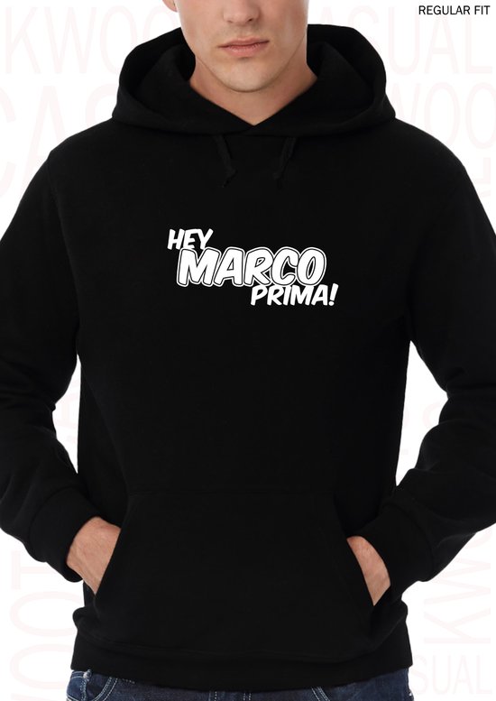 HEY MARCO PRIMA! heren hoodie – Maat XL - Zwart - Lange mouwen - Regular Fit - Met capuchon en steekzakken - Leuke hoodies | truien | sweaters - Grappige teksten - Original Kwoots - Humor - Cadeau - TikTok
