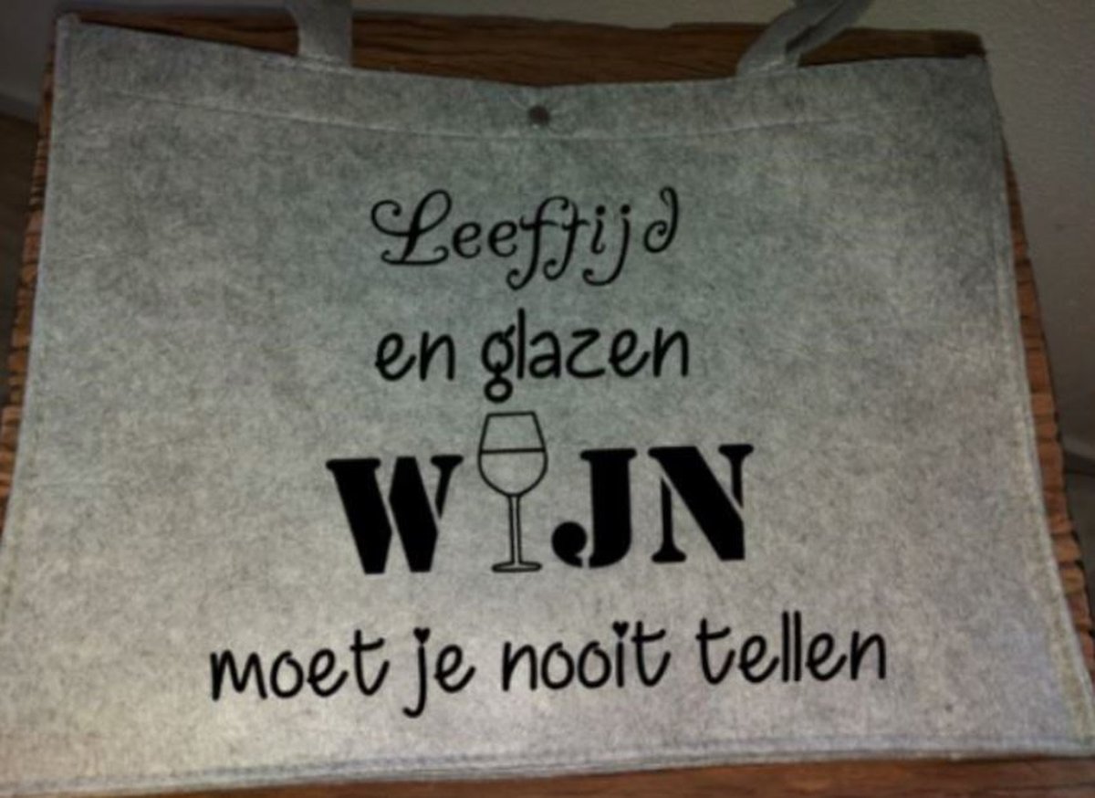 Bedrukt vilt tas groot Leeftijd en Glazen wijn moet je nooit tellen