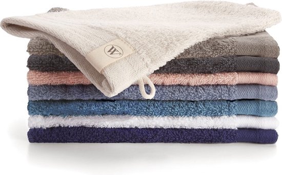 Stapel washandjes in verschillende kleuren, met bovenaan een beige washandje.