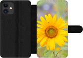 Bookcase Geschikt voor iPhone 11 telefoonhoesje - Bloemen - Zonnebloem - Geel - Met vakjes - Wallet case met magneetsluiting