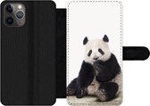 Bookcase Geschikt voor iPhone 11 Pro telefoonhoesje - Panda - Dieren - Kinderen - Jongens - Meisjes - Pandabeer - Met vakjes - Wallet case met magneetsluiting