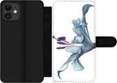 Bookcase Geschikt voor iPhone 11 telefoonhoesje - Bloemen - Aquarel - Lelie - Met vakjes - Wallet case met magneetsluiting