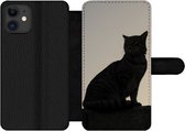 Bookcase Geschikt voor iPhone 11 telefoonhoesje - Kat - Donker - Schutting - Met vakjes - Wallet case met magneetsluiting