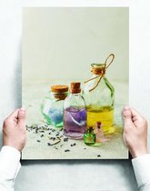 Wandbord: Verschillende aromaolies in kleine flesjes - 30 x 42 cm