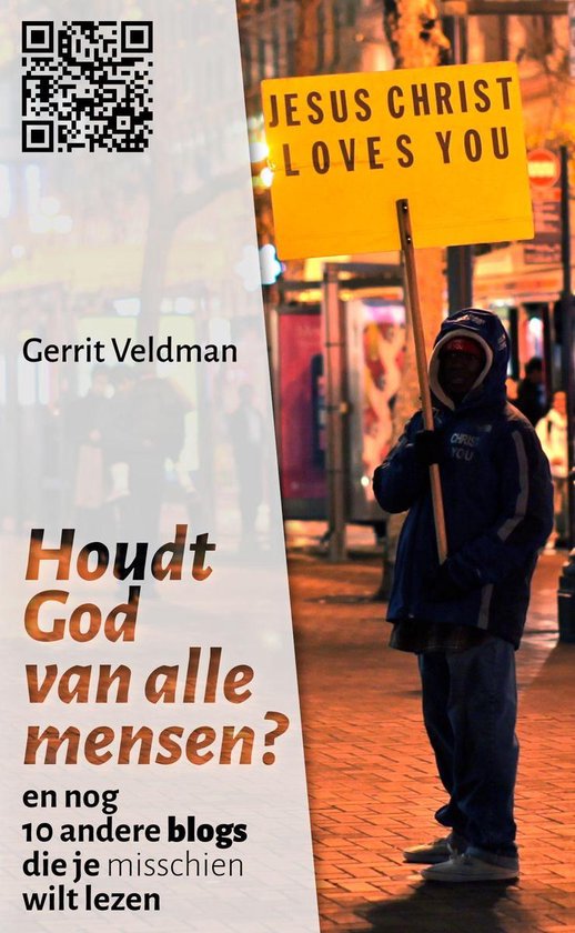 Man in blauwe jas met capuchon, houdend een geel bord omhoog met de tekst 'JESUS CHRIST LOVES YOU'. Titel: 'Houdt God van alle mensen?'.