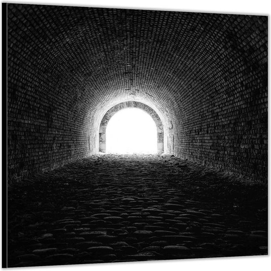 Dibond –Donkere Tunnel (zwart/wit)– 100x100 Foto op Aluminium (Met ophang)