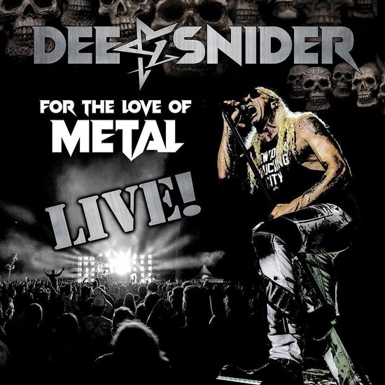 Dee Snider, "FOR THE LOVE OF METAL LIVE!" albumcover met Dee Snider die zingt op een podium voor een publiek. Zwart-wit.