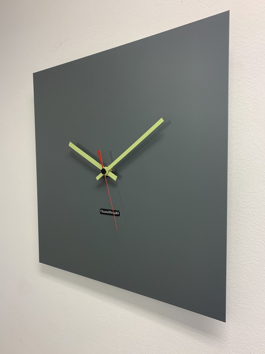 Wandklok CHANTALBRANDO -- TIME SQUARE 40 -- NARDO GREY -- MODERN DESIGN -- MADE IN HOLLAND - HOOGGLANS GRIJS