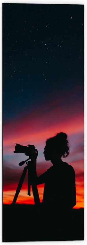 Dibond - Silhouet van Vrouw achter Camera bij Zonsondergang - 40x120 cm Foto op Aluminium (Met Ophangsysteem)