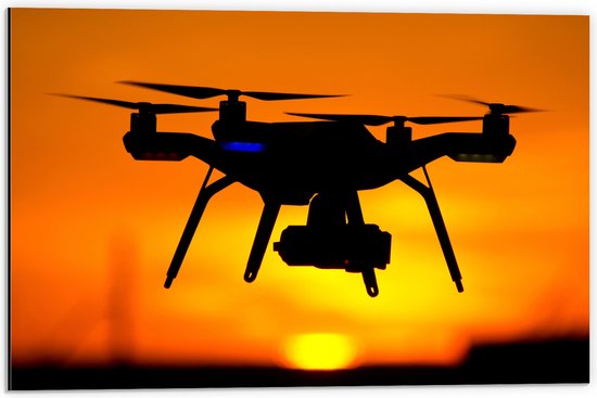 Dibond - Silhouette van Drone bij Zonsondergang - 60x40 cm Foto op Aluminium (Met Ophangsysteem)