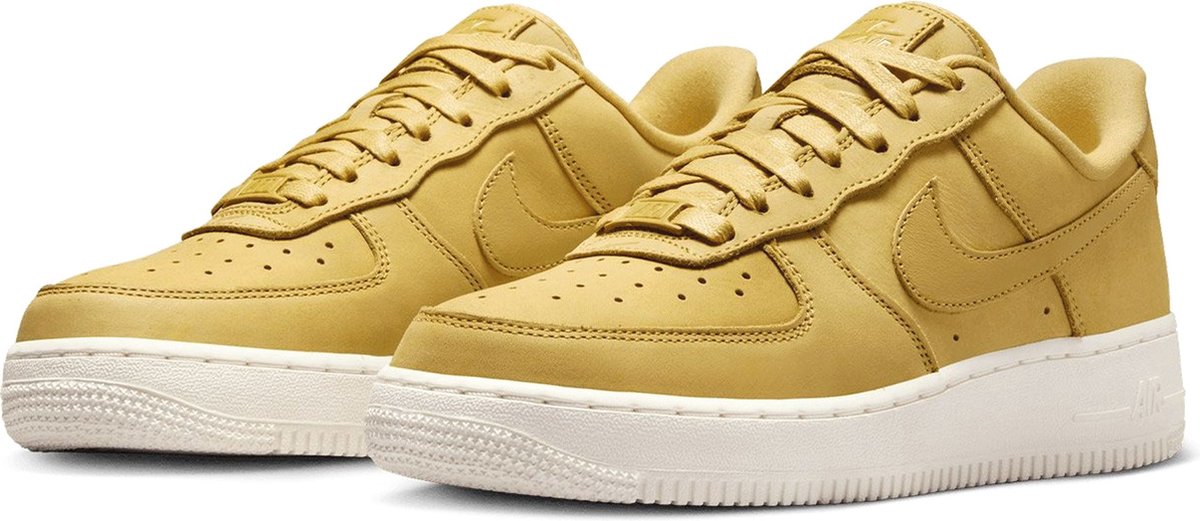 Nike Air Force 1 Premium Sneakers Dames Geel