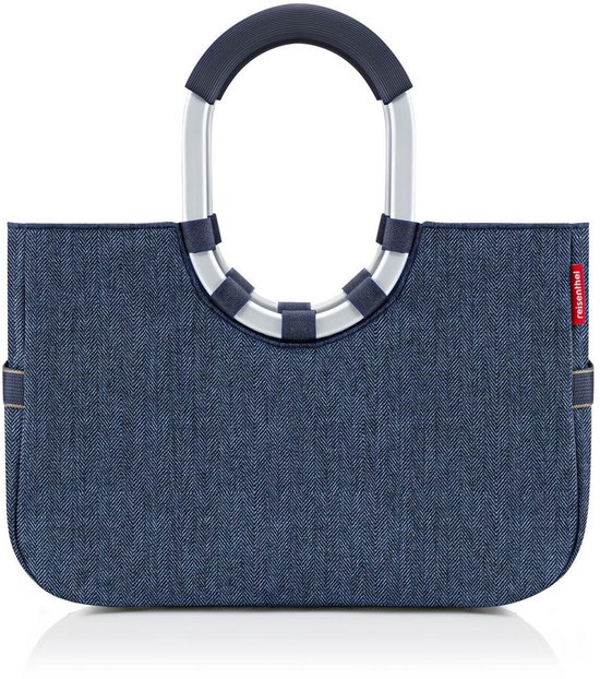 Donkerblauwe shopper met spijkerstof textuur en zilveren hengsels.