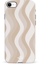xoxo Wildhearts Minimal Nude - Double Layer - Hardcase geschikt voor iPhone SE 2022 / SE 2020 / 7 / 8 hoesje - Siliconen hoesje iPhone met golven print - Cover geschikt voor iPhone SE 2022 / SE 2020 / 7 / 8 beschermhoes - wit / beige / bruin