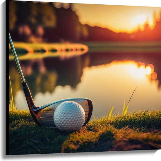 Canvas - Golf - Golfbal - Golfclub - Zonsondergang - Gras - Water - 100x100 cm Foto op Canvas Schilderij (Wanddecoratie op Canvas)