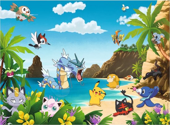 Tropische scène met Pikachu, Gyarados en vele andere Pokémon aan de kust, met palmbomen en rotsen.
