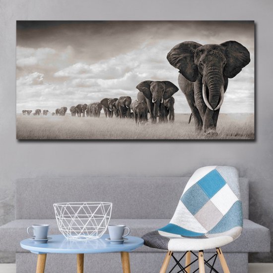 Allernieuwste.nl® Canvas Schilderij * Kudde Olifanten in de Savanne * - Kunst aan je Muur - Zwart en Wit - 40 x 80 cm