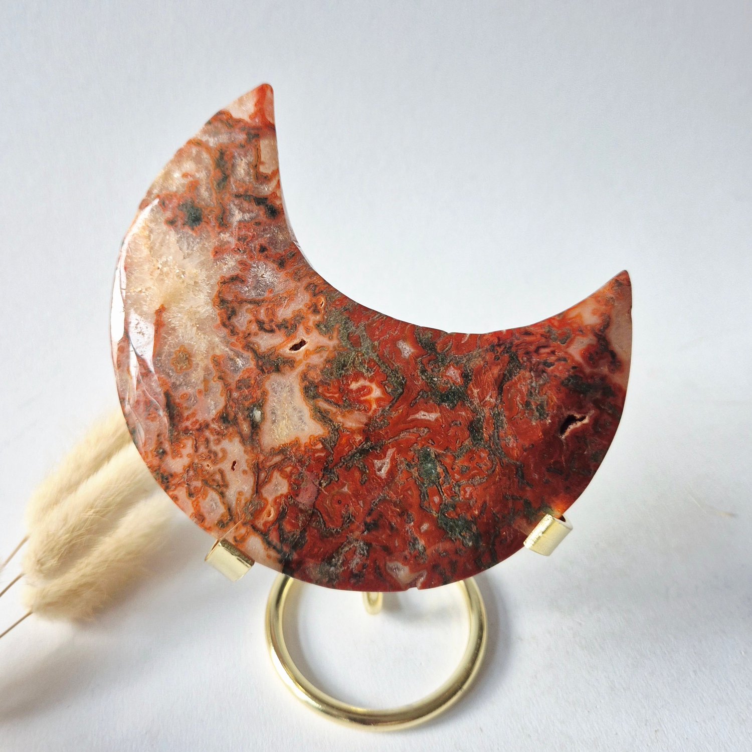 Moonlight Gemstones Rode Druzy Mosagaat Maan op standaard – 11-13cm Edelsteen statement piece 143 Meerkleurig