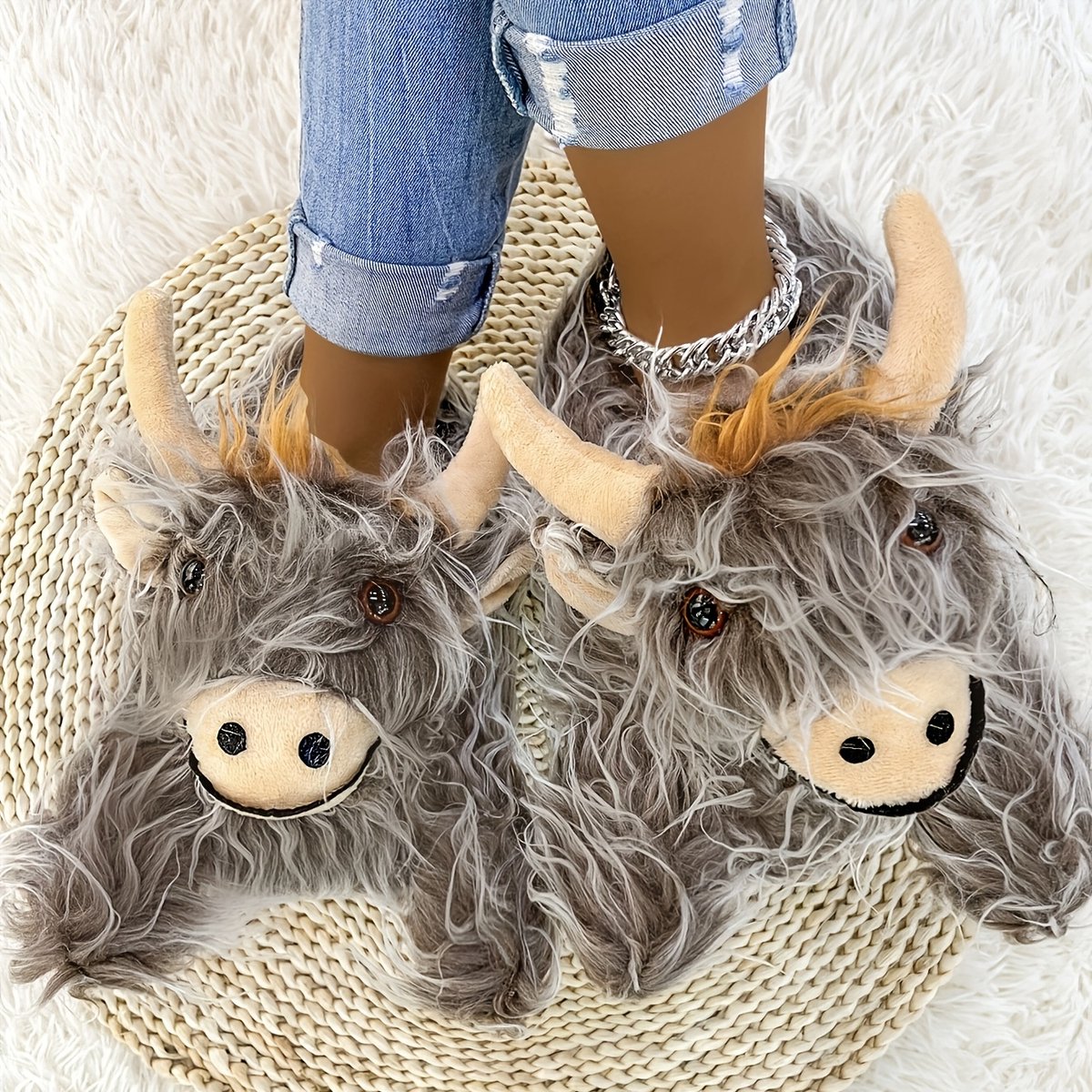 Grappige pantoffels | Schotse Hooglander sloffen | Grijs | One size fits all maat 36 t/m 40 voor Kinderen, Dames en Heren | Koe Pantoffel | Zachte binnenschoenen | Sloffen en Pantoffels maat 36, 37, 38, 39 en 40