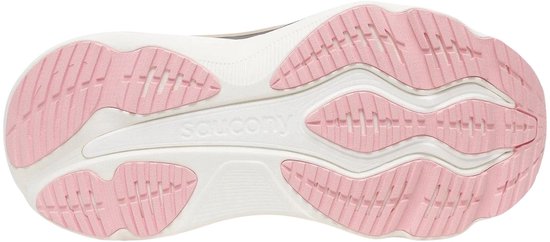 Onderkant van een beige hardloopschoen met roze zool en wit loopvlak met Saucony logo.