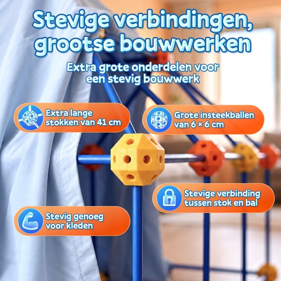 Dichtbij detail van het bouwspeelgoed: 41 cm lange blauwe stangen, 6x6 cm grote gele knooppunten, stevige verbinding tussen stok en bal, stevig genoeg voor kleden. Tekst: Stevige verbindingen, grote bouwwerken. Extra grote onderdelen voor een stevig bouwwerk.