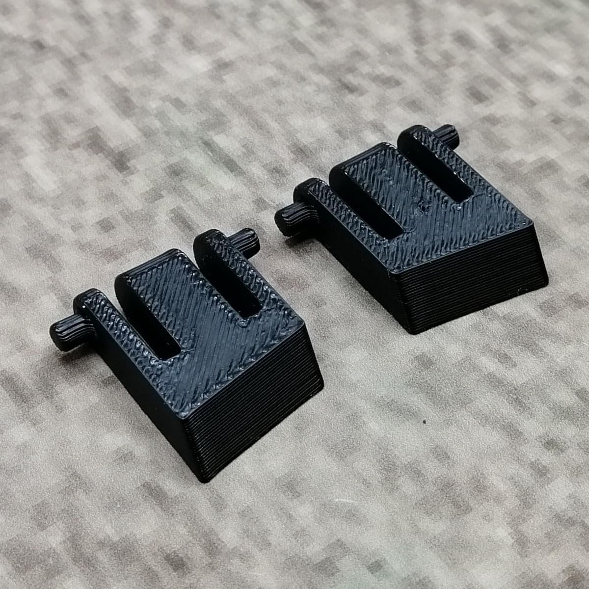 1 paar (2 stuks) vervangende toetsenbordpoten, zwart, compatibel met Corsair K65 K95 Vengeance toetsenbord, reserveonderdeel toetsenbordstandaard voeten keyboard