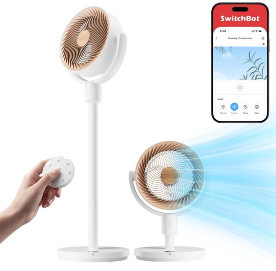 Witte ventilator met houten accenten, bediend via smartphone-app en afstandsbediening.