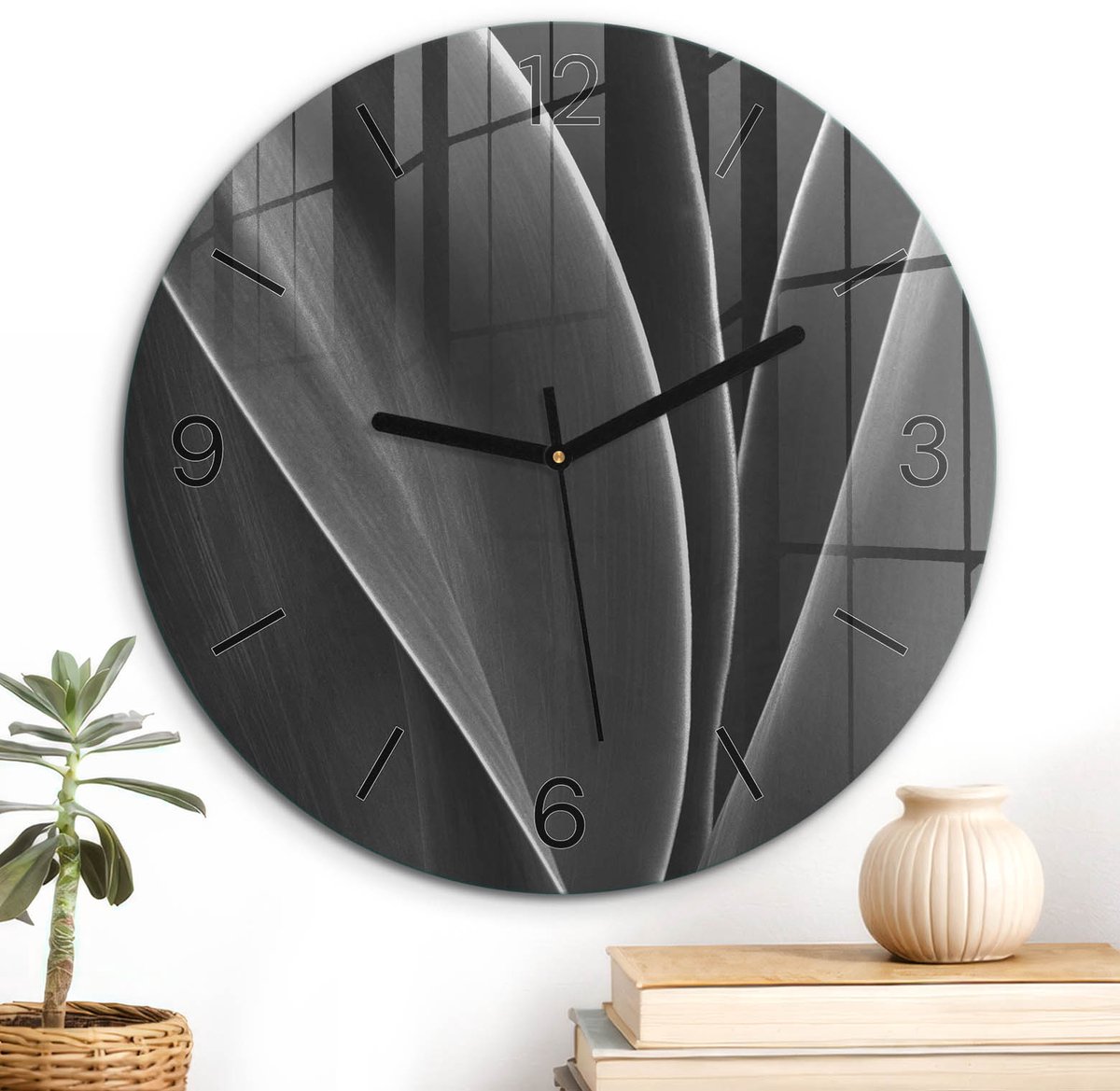 ArtPrintCave Zwart-wit Glazen Klok - Wandklok 30 cm - Muurklok Rond - Monochrome Bladeren Unieke Klok - Abstractie Stille Wandklok - Zwarte Klokwijzers