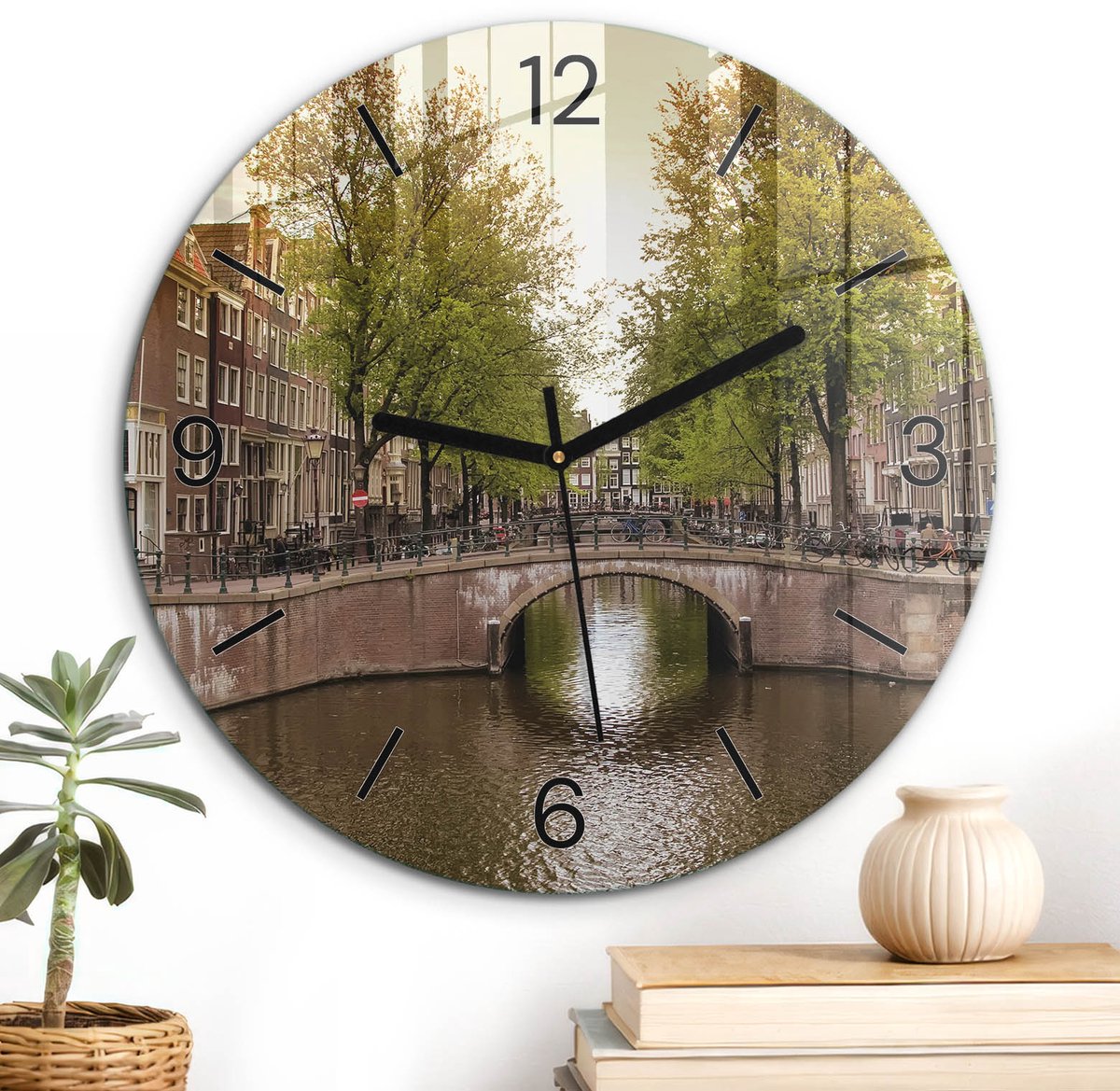 ArtPrintCave Bruin Glazen Klok - Wandklok 30 cm - Muurklok Rond - Mooi Kanaal Unieke Klok - Steden Stille Wandklok - Zwarte Klokwijzers