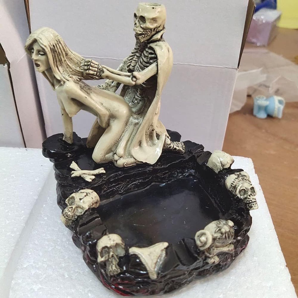 Halloween-doodshoofd-asbak van kunsthars - handwerk, creatieve sexy man, huisdecoratie (stijl One)