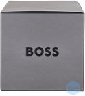 Grijze kartonnen doos met het zwarte 'BOSS' logo op de voorkant.