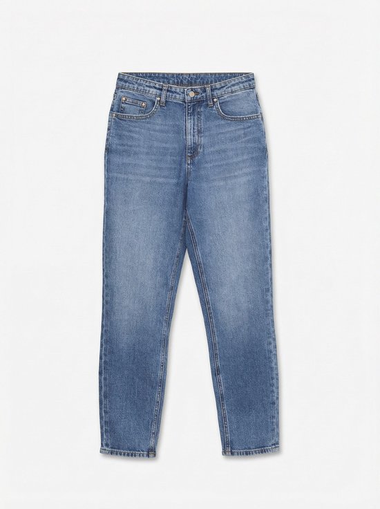 Blauwe VERO MODA mom-fit jeans met hoge taille, klassieke ritssluiting en vijf zakken.