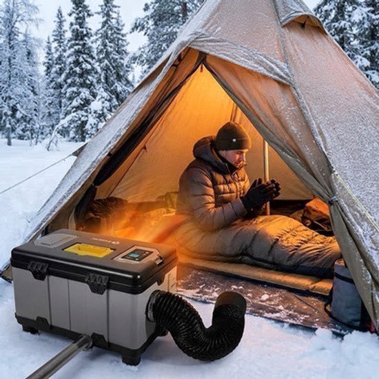 Grijze dieselkachel voor een tent in een besneeuwd landschap, met een persoon die binnenin warm wordt gehouden.