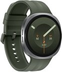 Schuin aanzicht van olijfgroene smartwatch met zilveren rand en wijzerplaat die zaterdag 28 weergeeft.