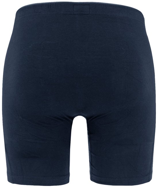 Achterkant van een effen marineblauwe Ceceba boxershort op een neutrale achtergrond.