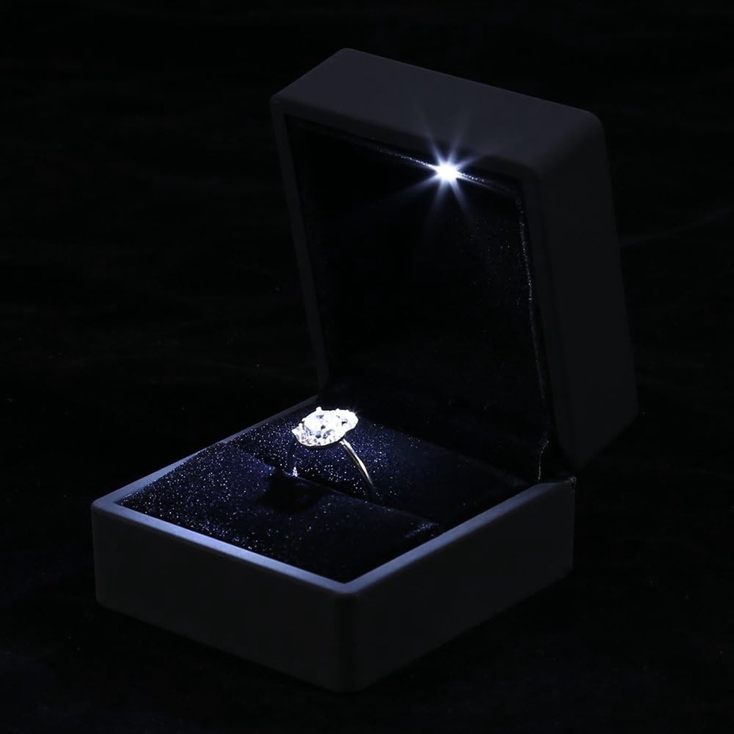 Sieradenopbergdoos met LED-verlichting voor ringen, hangers en armbanden - Perfecte sieradenopslag voor meisjes en moeders, inclusief trays voor oorbellen en kettingen