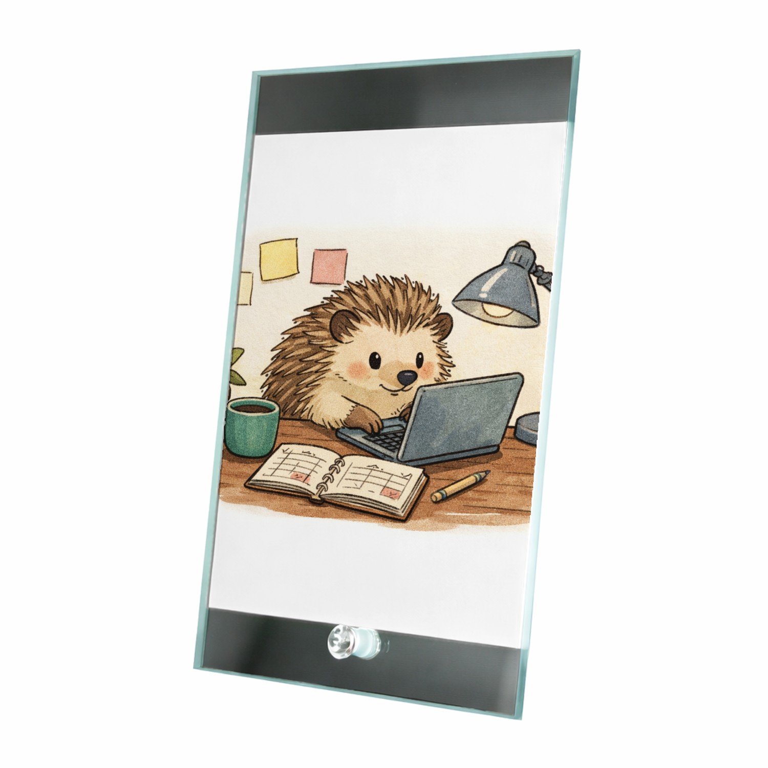 Mr Cadeautjes Glasframe 15 x 23 - design Een egel in een kleine thuiswerkhoek met post-its, planner e | cadeau Wit