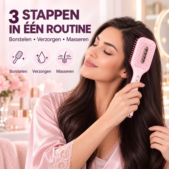Vrouw met lang haar gebruikt roze massageborstel voor borstelen, verzorgen en masseren.
