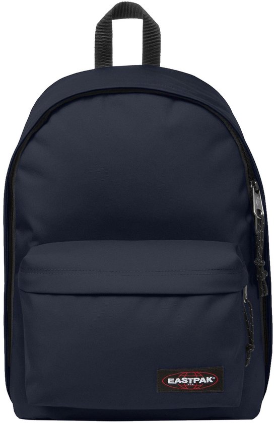 Donkerblauwe Eastpak rugzak met een voorvak en laptopvak.