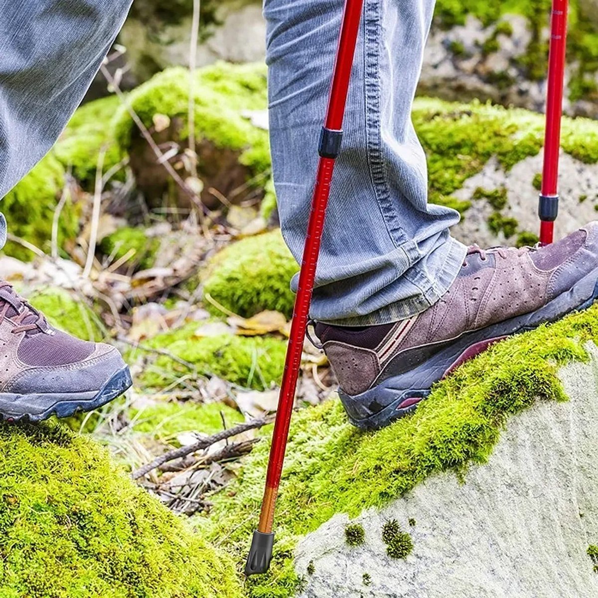 Deze 20-delige wandelstokkenset is voorzien van rubberen uiteinden en rubberen dempingspads, Geschikt voor diverse ondergronden zoals Nordic walking, asfaltwegen en bergen.