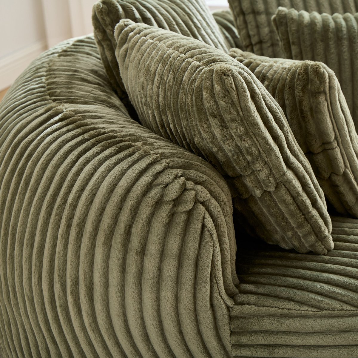 REDOM - Fauteuil - Extra groot zitvlak - Met armleuningen en 5 kussens - Inclusief hocker - Leeshoek - Chenille stof - Smaragdgroen - 168 x 123 x 63 cm