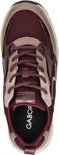 Wijnrode sneaker met taupe en metallic details, vetersluiting en witte zool. Gabor logo op binnenzool.