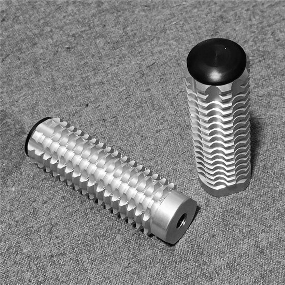 Motorfiets Voetsteunen - Aluminium Pedalen - Verbeter Rijcomfort - CNC Gefreesd - M8 Bevestiging - Zilver