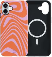 xoxo Wildhearts siliconen hoesje geschikt voor iPhone 17 MagSafe hoesje - Boogie Wonderland Orange - Double Layer - Magnetisch telefoonhoesje - Magneet case - Backcover met dubbele beschermlaag - Golvenprint - Golvend patroon - Oranje