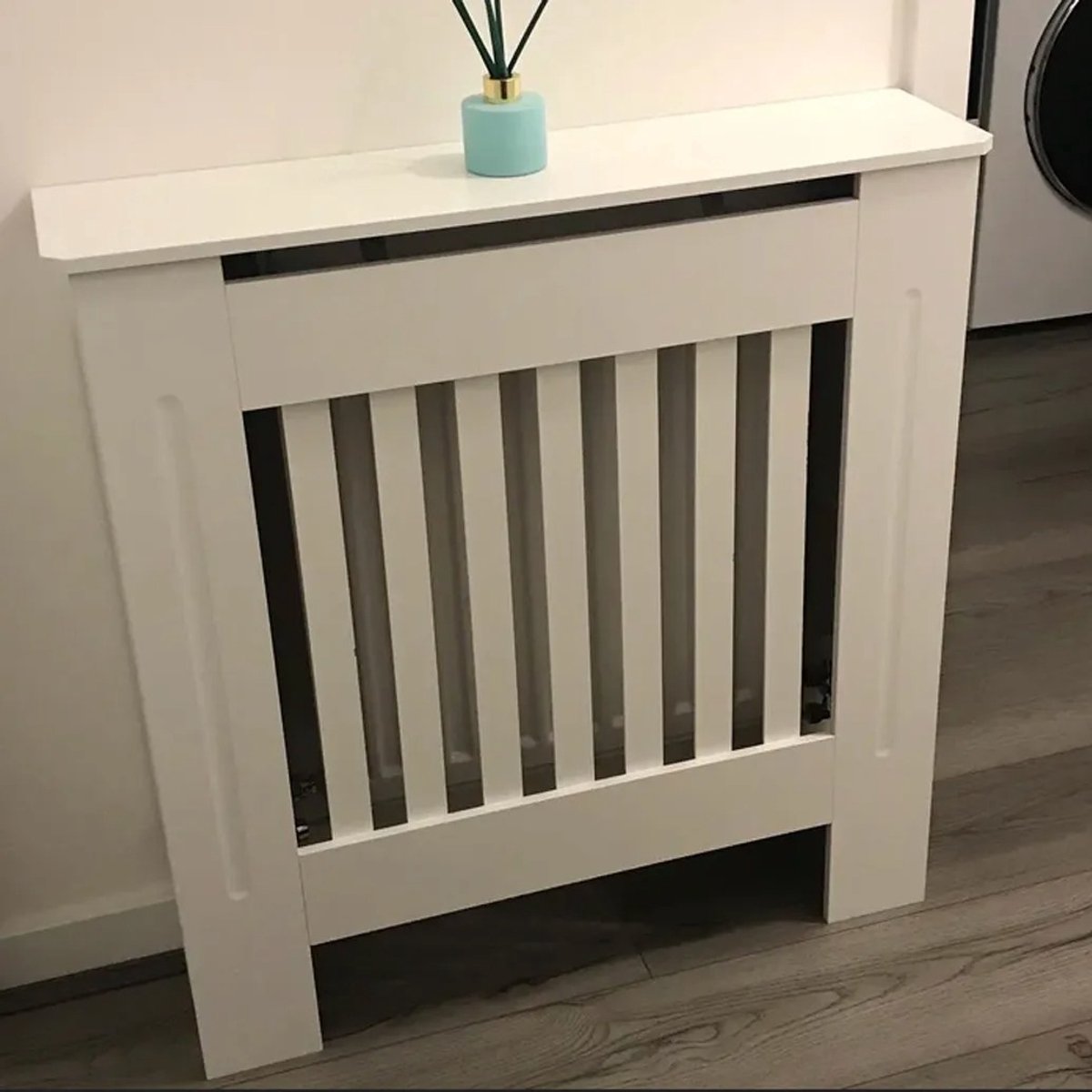 House Of Atelier - Radiatorombouw - Verwarmingsombouw - Slank Design - Decoratief Wit - MDF - Plintuitsparing - 101x78x19 cm
