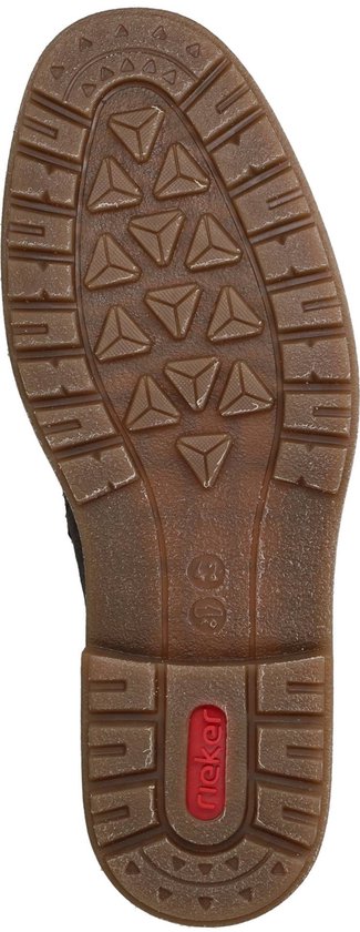Onderkant van een bruine rubberen zool van Rieker veterboots met profiel en maat 43.