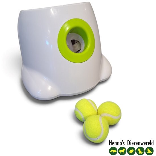 Witte ballenwerper met groene opening, drie tennisballen ernaast.